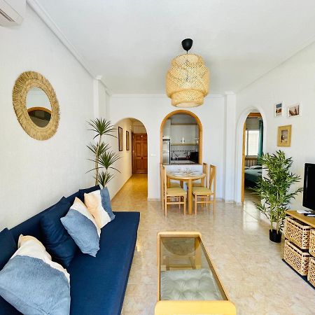 El Papagayo Apartment 2 Mins Walking To The Beach Torrevieja Eksteriør billede
