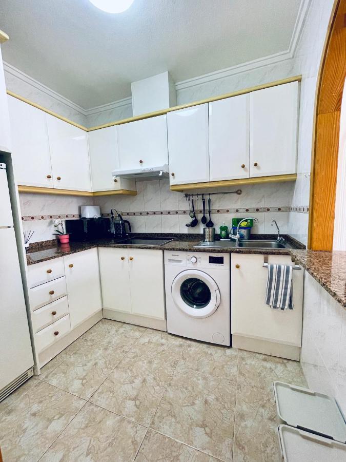 El Papagayo Apartment 2 Mins Walking To The Beach Torrevieja Eksteriør billede