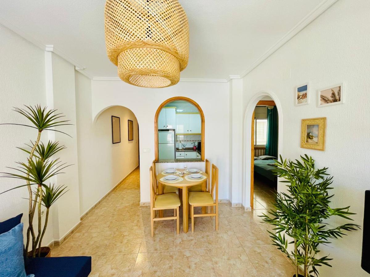 El Papagayo Apartment 2 Mins Walking To The Beach Torrevieja Eksteriør billede