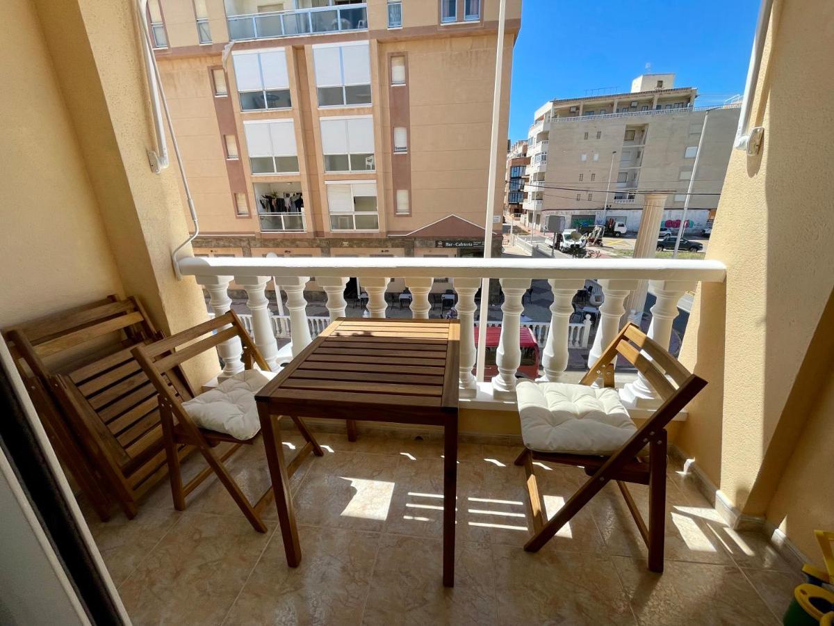 El Papagayo Apartment 2 Mins Walking To The Beach Torrevieja Eksteriør billede