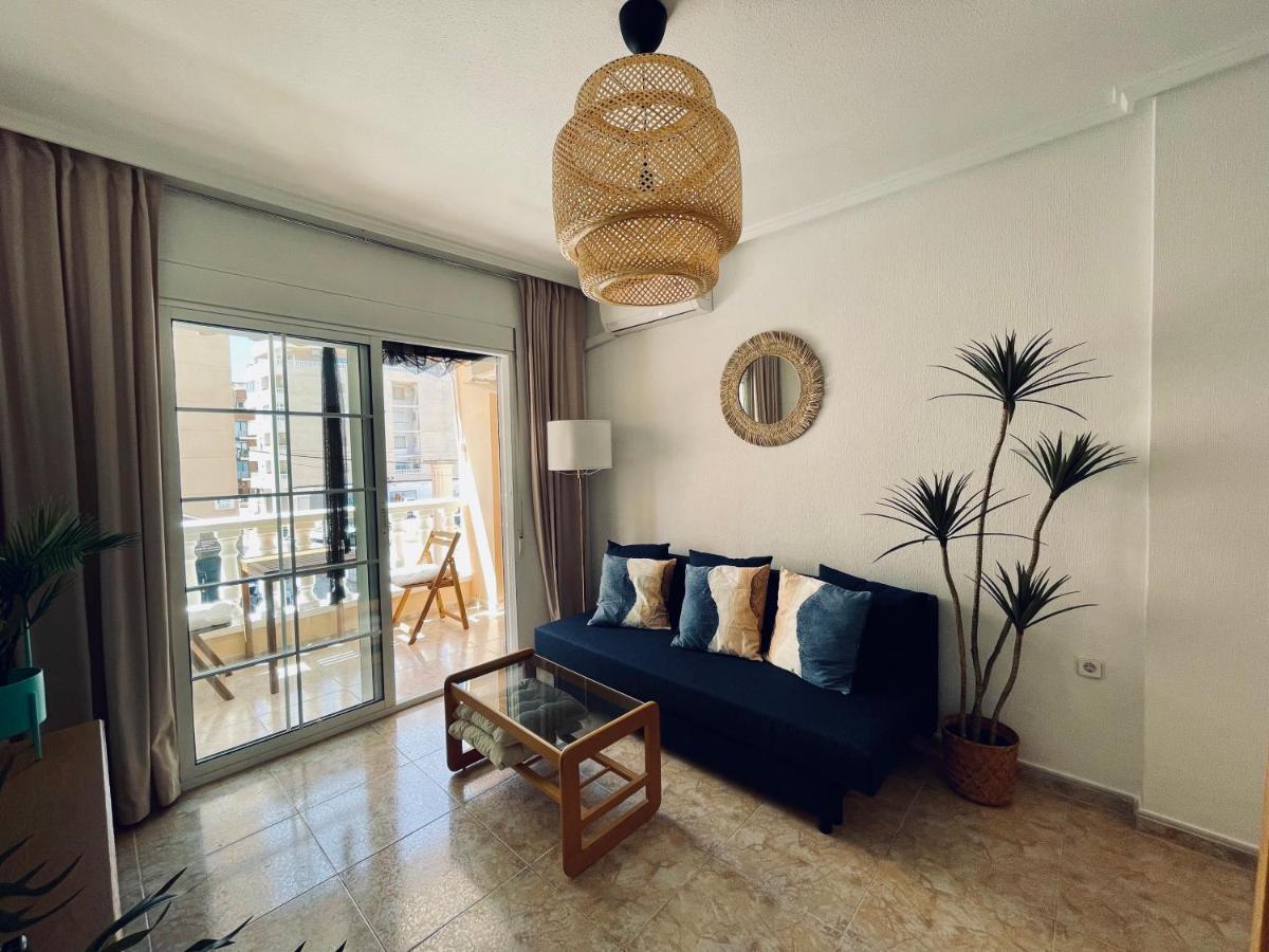 El Papagayo Apartment 2 Mins Walking To The Beach Torrevieja Eksteriør billede